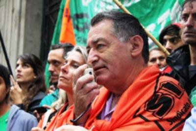 La lluvia no aguó la bronca: Multitudinaria marcha por salarios dignos