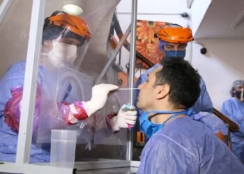 Los Trabajadores de la Salud siguen siendo afectados por el COVID-19