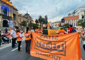 “Trabajamos para vivir dignamente y no endeudados con sueldos miserables”