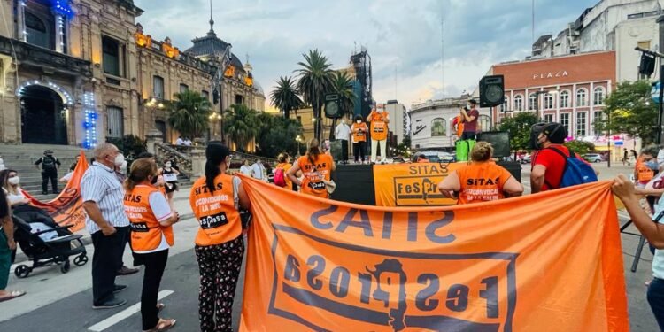 “Trabajamos para vivir dignamente y no endeudados con sueldos miserables”