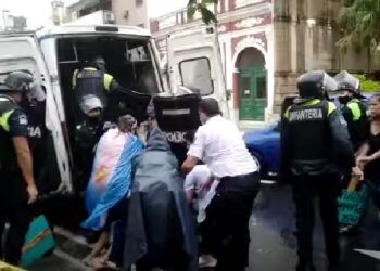 Sitas exige “el cese de la violencia” y denuncia “represión policial” en la plaza Independencia