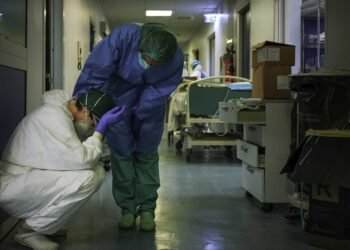 “Ayer héroes, hoy parias”: la lucha del personal de la Salud