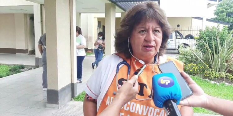 Dra. Adriana Bueno: “Dejen de humillarnos con sueldos mediocres”