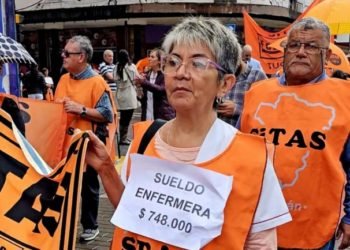 Día Nacional de la Enfermería: SiTAS marchó en defensa de salarios dignos